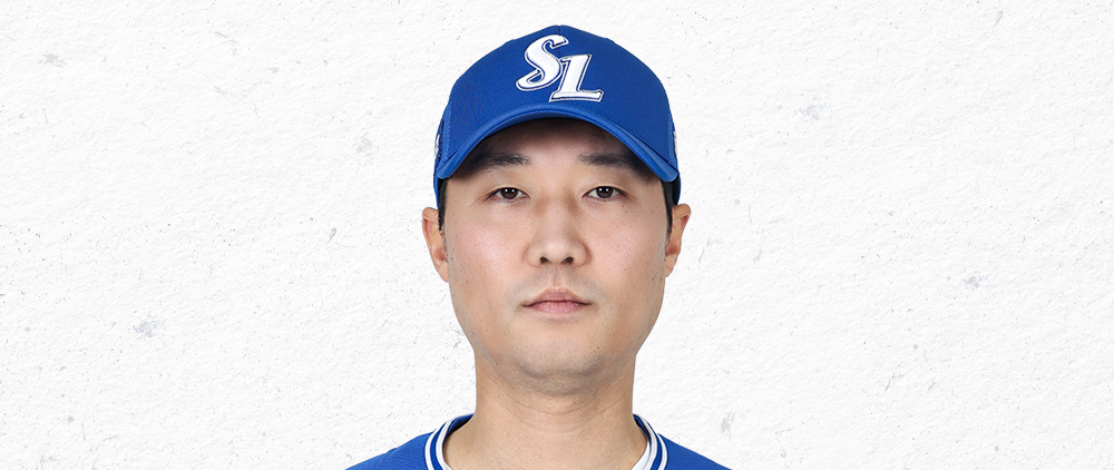 이흥련퓨처스팀 배터리코치 - 생년월일 : 1989-05-16, 키/몸무게 : 183cm / 91kg, 경력 : 상탑초-매송중-야탑고-홍익대, 삼성입단 : 2025년   월