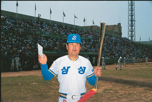 1991년 KBO 통산 4,000호 홈런을 기록한 박승호 선수