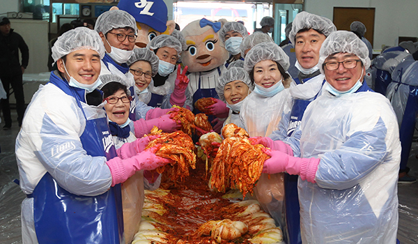 김장김치 나눔봉사, 류중일 감독 "맛있어야 할텐데"