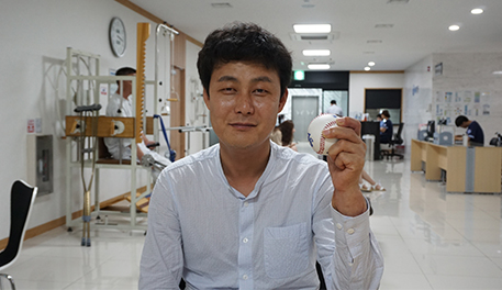 국내최초 팔이식 성공 손진욱씨, 21일 라팍에서 시구