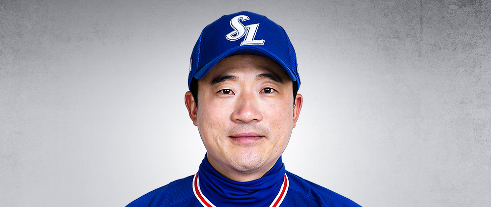 이정식퓨처스팀 배터리코치 - 생년월일 : 1981-11-02, 키/몸무게 : 183cm / 90kg, 경력 : 중대초-자양중-장충고-경성대, 삼성입단 : 2004년   월