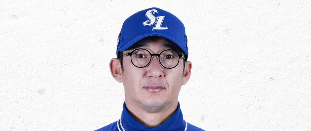 손주인수비코치 - 생년월일 : 1983-12-01, 키/몸무게 : 179cm / 82kg, 경력 : 서석초-진흥중-진흥고, 삼성입단 : 2017년 &nbsp; 월